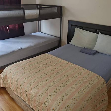 בורנבי Vancouver Backpacker House - 10 Min Walk To Metrotown Skytrain Station מראה חיצוני תמונה