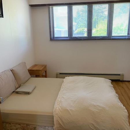 בורנבי Vancouver Backpacker House - 10 Min Walk To Metrotown Skytrain Station מראה חיצוני תמונה