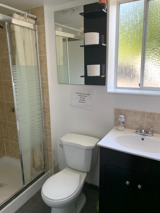 בורנבי Vancouver Backpacker House - 10 Min Walk To Metrotown Skytrain Station מראה חיצוני תמונה