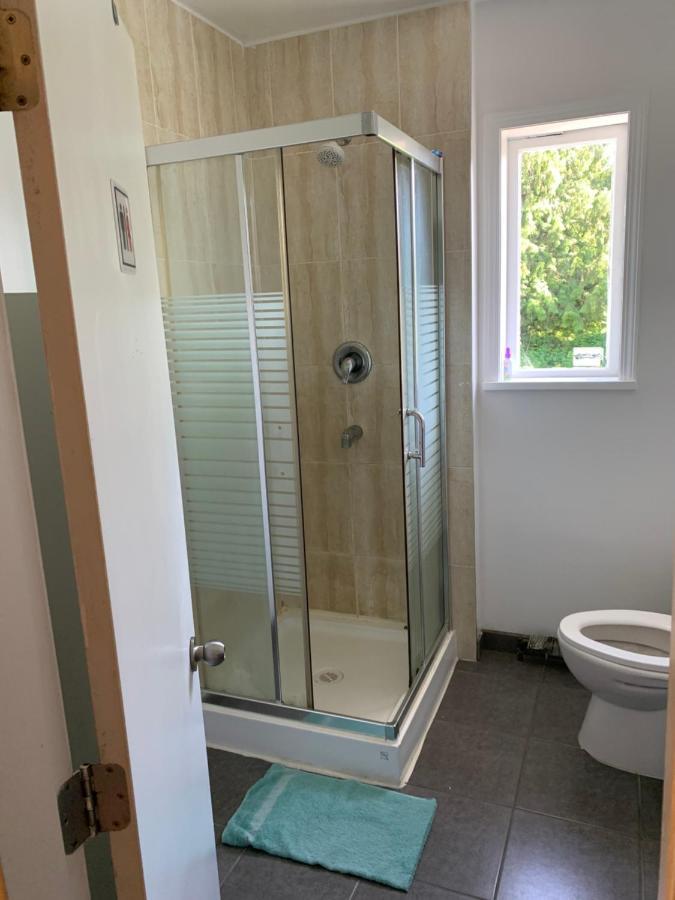בורנבי Vancouver Backpacker House - 10 Min Walk To Metrotown Skytrain Station מראה חיצוני תמונה