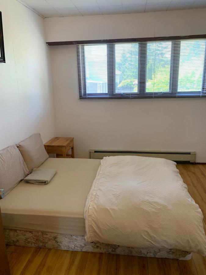 בורנבי Vancouver Backpacker House - 10 Min Walk To Metrotown Skytrain Station מראה חיצוני תמונה