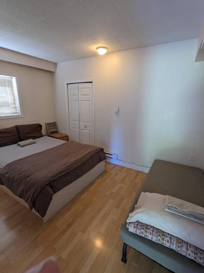 בורנבי Vancouver Backpacker House - 10 Min Walk To Metrotown Skytrain Station מראה חיצוני תמונה