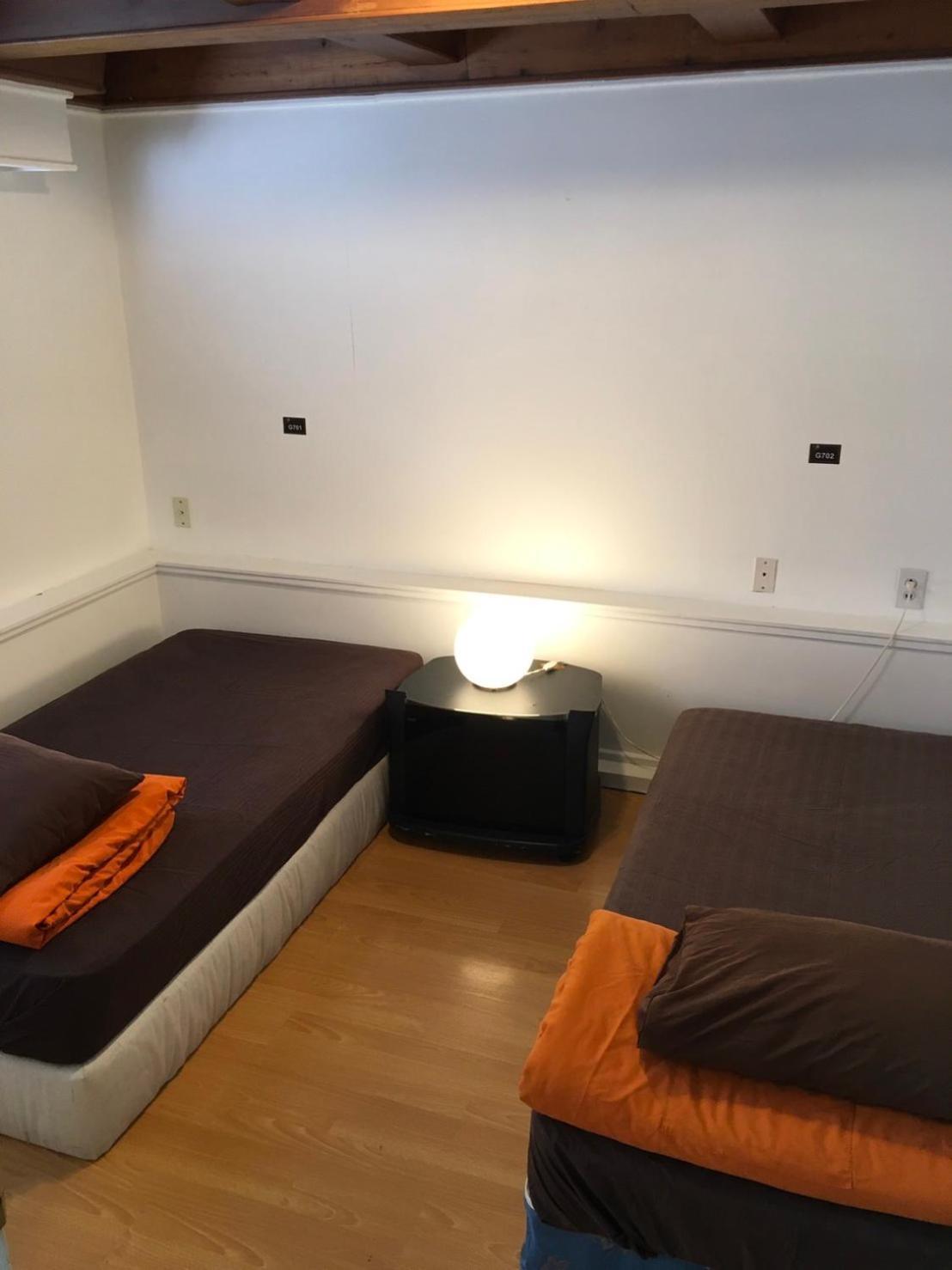 בורנבי Vancouver Backpacker House - 10 Min Walk To Metrotown Skytrain Station מראה חיצוני תמונה