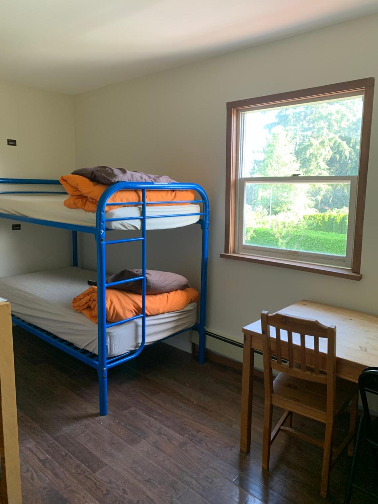 בורנבי Vancouver Backpacker House - 10 Min Walk To Metrotown Skytrain Station מראה חיצוני תמונה